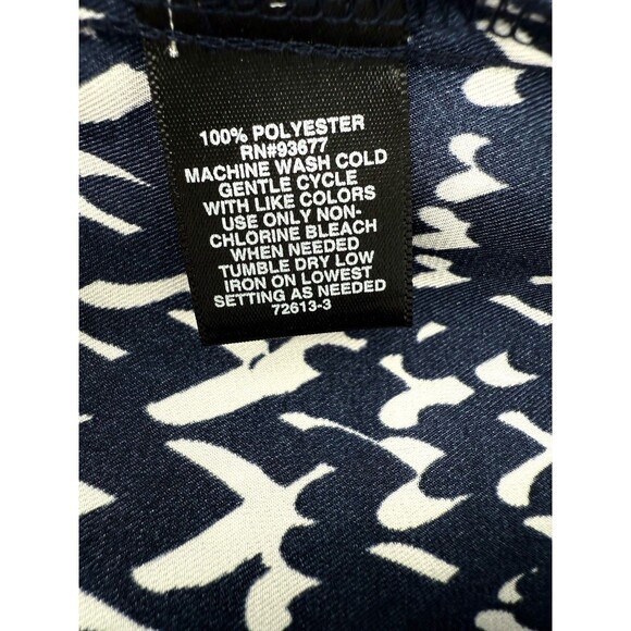 Ryegrass Navy White Geometric Design V Neck Blouse Size Medium Easy Wear EUC - Picture 11 of 11